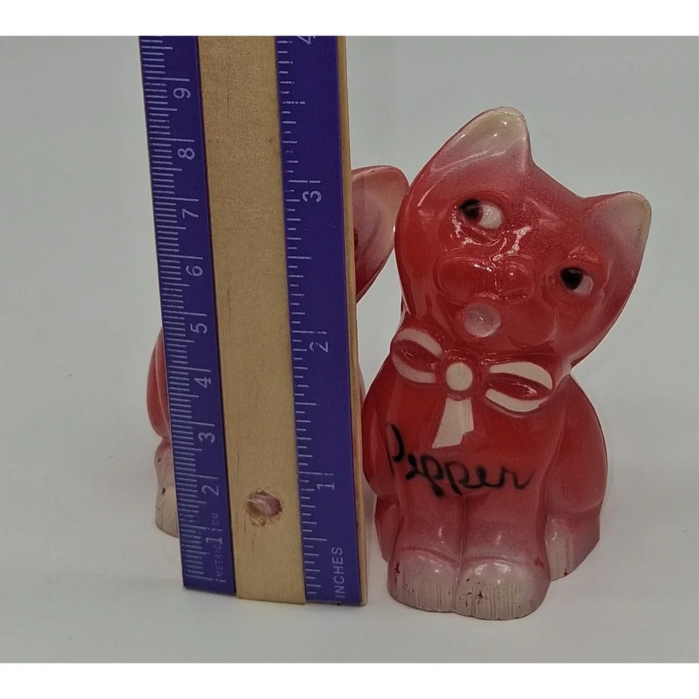 Vintage Red Plastic Cat Salt and Pepper Shakers Set Mid Century Kitsch Feline - Picture 2 of 4